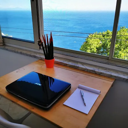 Mirella Sea View Apartmán *